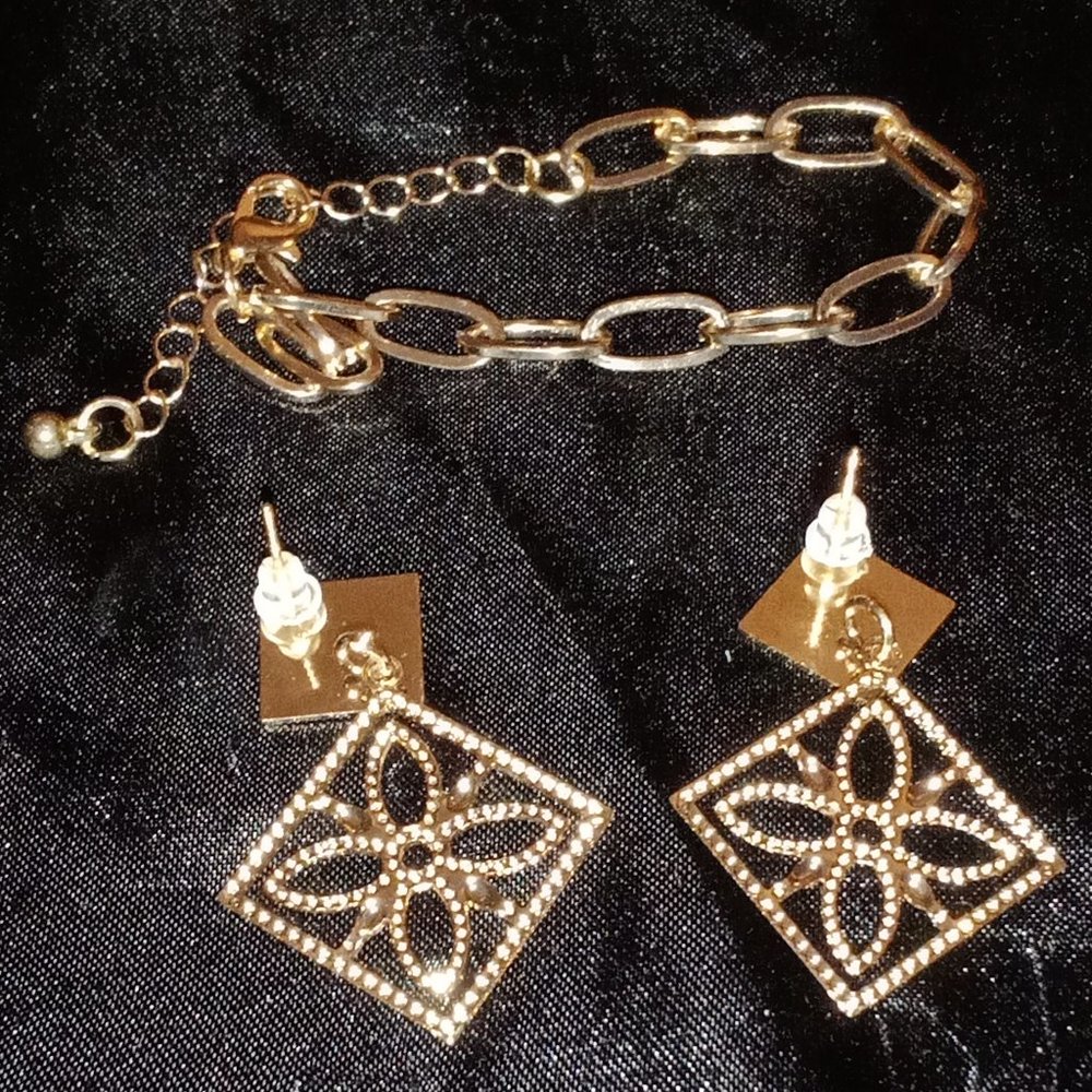 Fashion Pearl Dec Earrings And Simple Bracelet